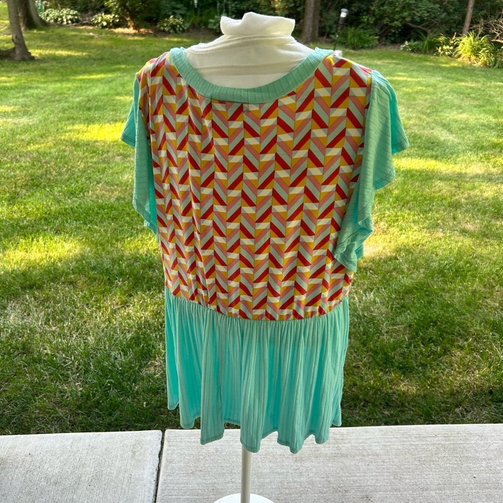 ☀️Haptics by Hollywood- Chevron Patterned Top with Turquoise Accents - Picture 4 of 6